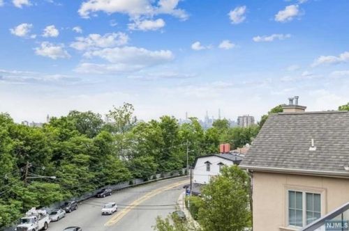 1490 River Rd, Edgewater NJ  07020-1556 exterior