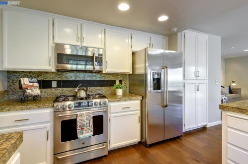 5900 Charter Oaks Dr, Hayward CA  94552-1678 exterior