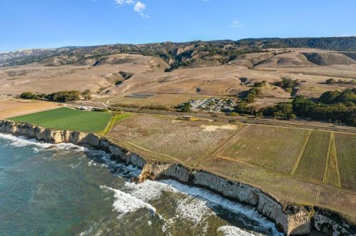 14 3rd Ave, Davenport, CA 95017-9733