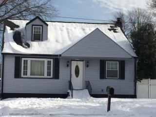 523 Warwick Rd, Lawnside, NJ 08045-1025