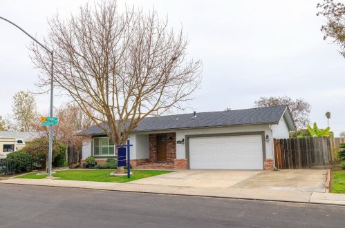 1212 Valeriewood Way, Modesto, CA 95355-3827