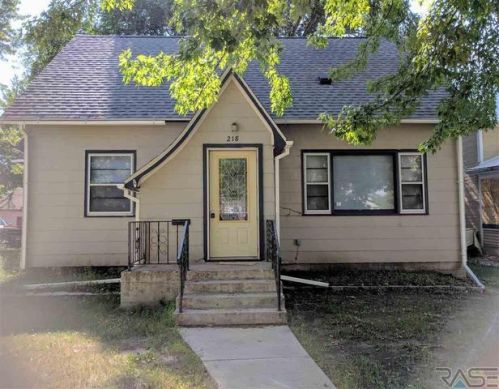 218 4th Ave, Pipestone, MN 56164-1612
