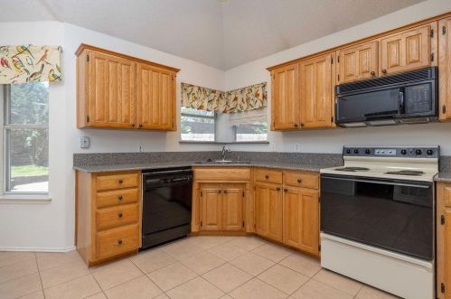 5736 Straightaway Dr, Fort Worth TX  76117-1594 exterior