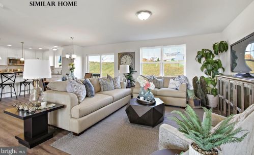 225 Farm House Ln, York, PA 17408-6279