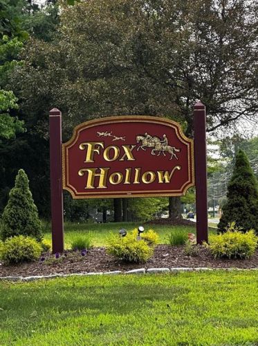 101 Fox Hollow Dr, Windsor Locks CT  06096-1550 exterior