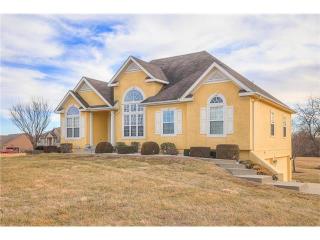 5809 214th St, Village Of Loch Lloyd, MO 64012-8325