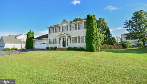 41 Amherst Ln, Falling Waters, WV 25419-4036