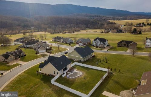 90 Bogey Ave, New Market, VA 22844-9667