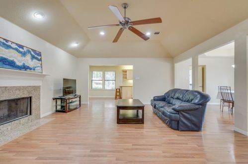 7025 Lincoln Dr, Fort Worth TX  76182-7663 exterior