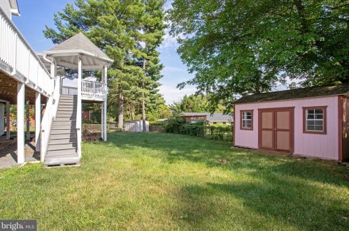 6803 Braddock Rd, Springfield VA  22151-3016 exterior