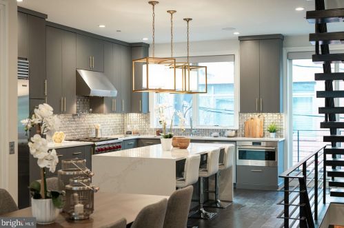 1330 Kater St, Philadelphia, PA 19147-1827