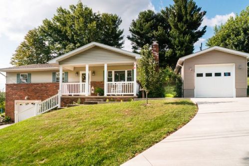 141 Shenandoah Dr, White Hall, WV 26554-8173