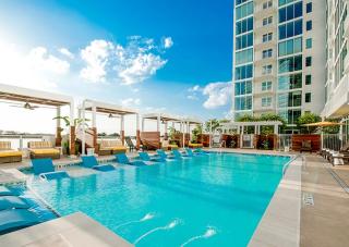 600 Phipps Blvd, Atlanta GA  30326-3218 exterior