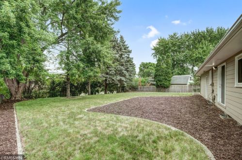2025 Bluestone Ln, Saint Paul MN  55122-2830 exterior