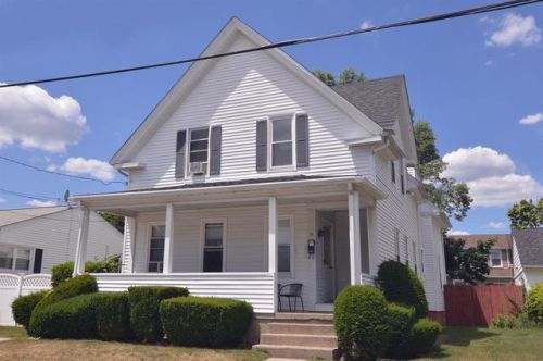 31 Manhattan St, Providence, RI 02904-1116