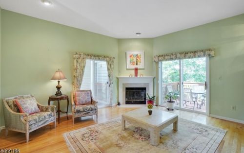 20 Whispering Way, Berkeley Heights, NJ 07922-1546
