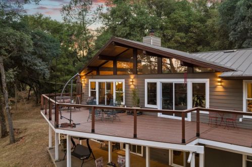 25241 China Hollow Rd, Auburn, CA 95602-8925