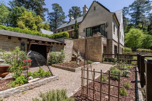 3994 Emma Ln, Atlanta GA  30342-3835 exterior
