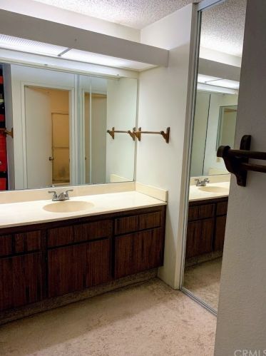 156 Streamwood, Irvine CA  92620-1940 exterior