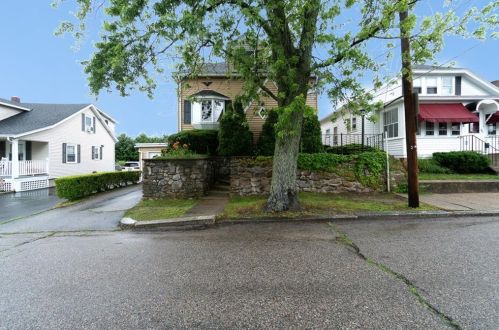 37 Kermit St, Woonsocket, RI 02895-6434