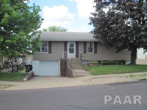 1103 Sheridan Rd, Pekin IL  61554-1703 exterior