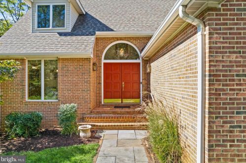 519 Fortress Cir, Leesburg, VA 20175-8928