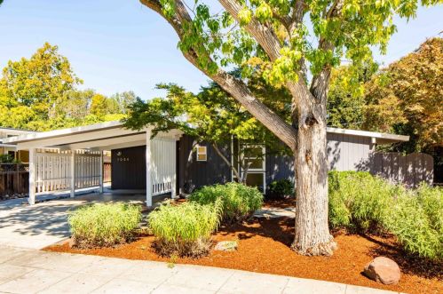 1054 Moffett Cir, Palo Alto, CA 94303-3837