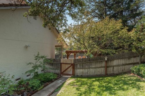 2686 Stagecoach Ct, Valley Springs, CA 95252-9298