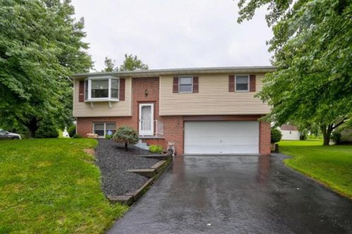75 Buchland Rd, Ephrata, PA 17522-9437
