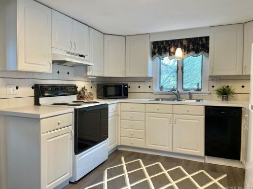 20 Beckwith St, Niantic CT  06357-3202 exterior