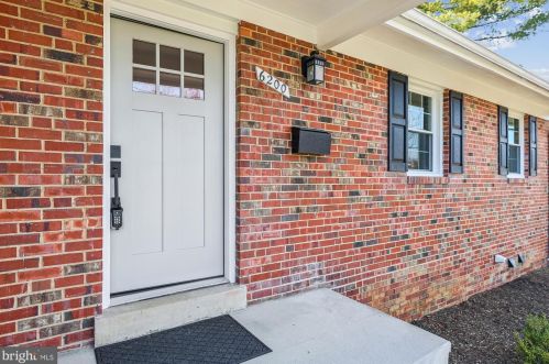 6200 Wayles St, Springfield, VA 22150-1225