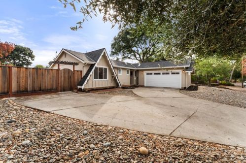 279 Garden Hill Dr, Los Gatos, CA 95032-7668