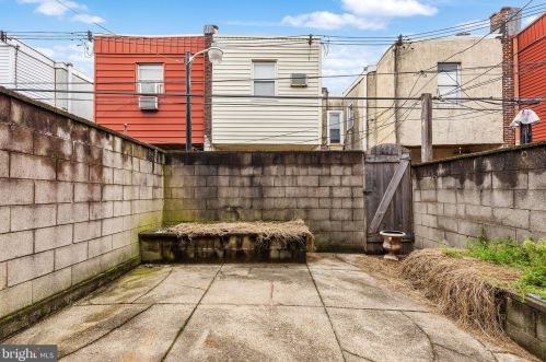 2404 9 St, Philadelphia PA 19133-0016 exterior