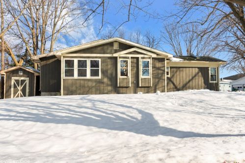 2145 Highland Dr, Sycamore IL  60178-2610 exterior