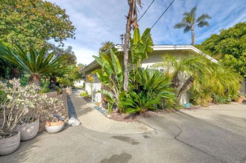 142 Glaucus St, Encinitas CA  92024-1601 exterior