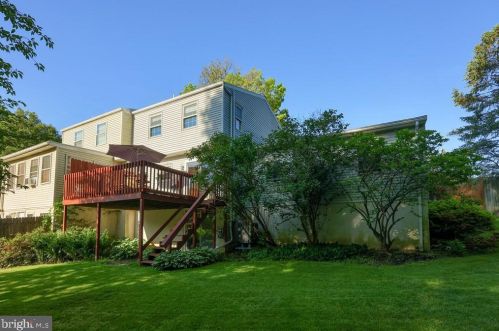 1026 Monticello Ln, Lancaster PA  17603-9409 exterior