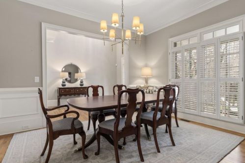 304 Frst Vly Ct, Atlanta GA  30342-2353 exterior