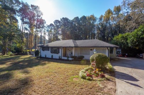 6199 Rockbridge Rd, Stone Mountain, GA 30087-5640