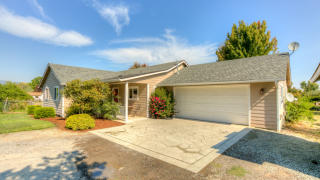 1928 Jasmine Ave, Medford, OR 97501-9528