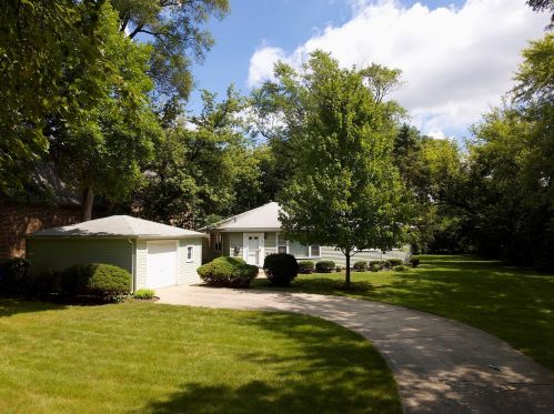 241 Coe Rd, Willowbrook IL  60514-1005 exterior
