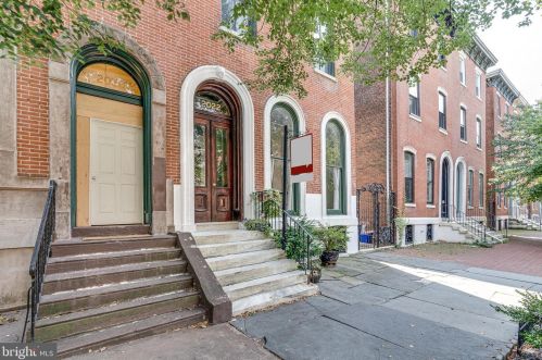 2022 Green St, Philadelphia, PA 19130-3275