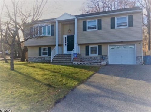 1 Cedar St, Kinnelon, NJ 07405-1328
