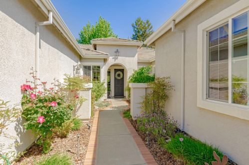 5607 Tufts St, Davis, CA 95618-7216