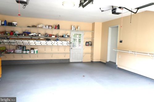 8005 Lake Pleasant Dr, Springfield VA  22153-3005 exterior