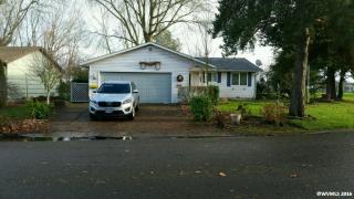 1916 King Way, Woodburn OR  97071-2744 exterior
