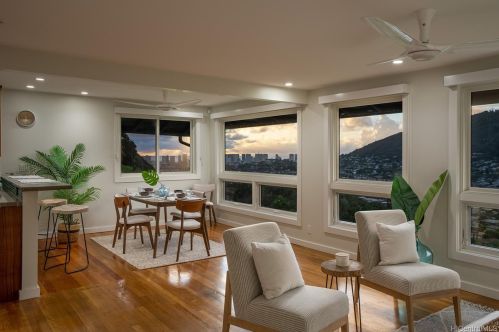 3171 Beaumont Woods Pl, Honolulu, HI 96822-1421