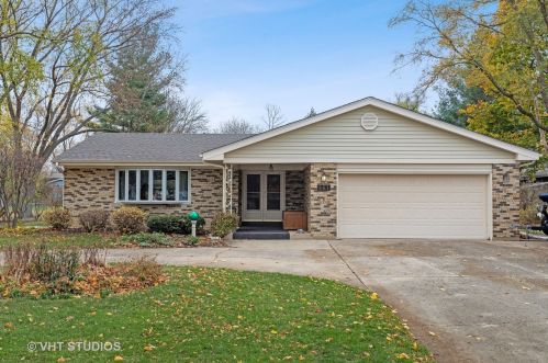 961 Fulton St, South Elgin, IL 60177-2416