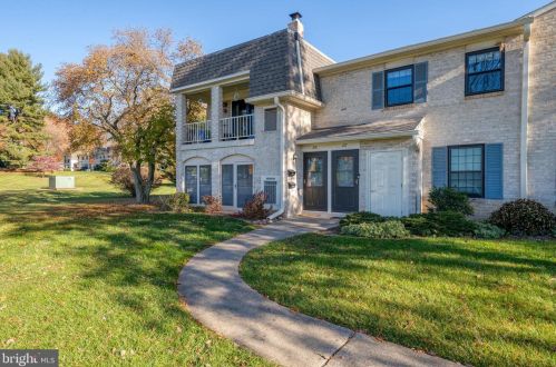 216 Valleybrook Dr, Lancaster PA  17601-4618 exterior