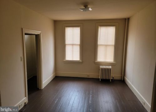 526 Forrest St, Harrisburg, PA 17110-2326