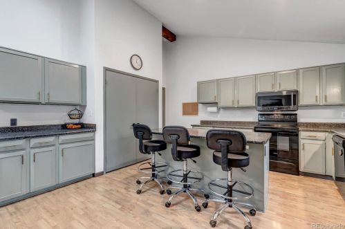 8022 Hinsdale Pl, Englewood CO  80112-1829 exterior